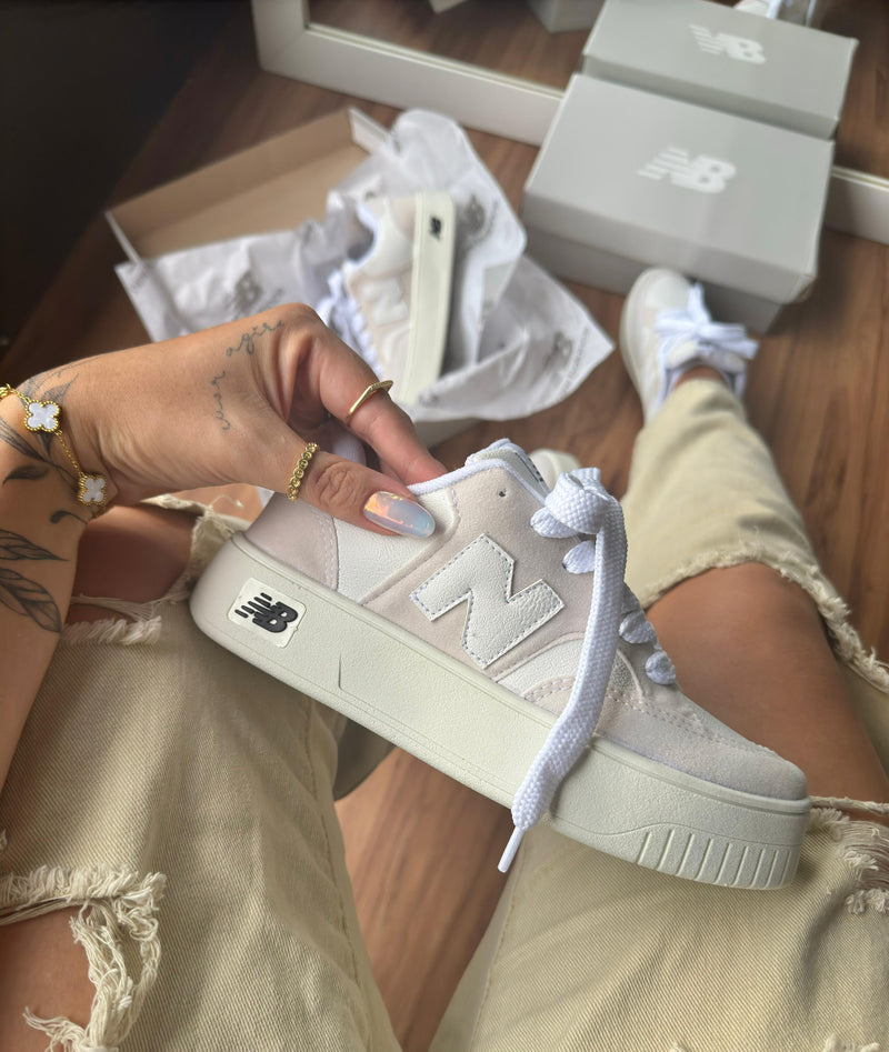 TÊNIS NEW BALANCE CT303 – Branco e Bege