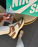 TÊNIS NIKE DUNK LOW SB - Off Caramelo