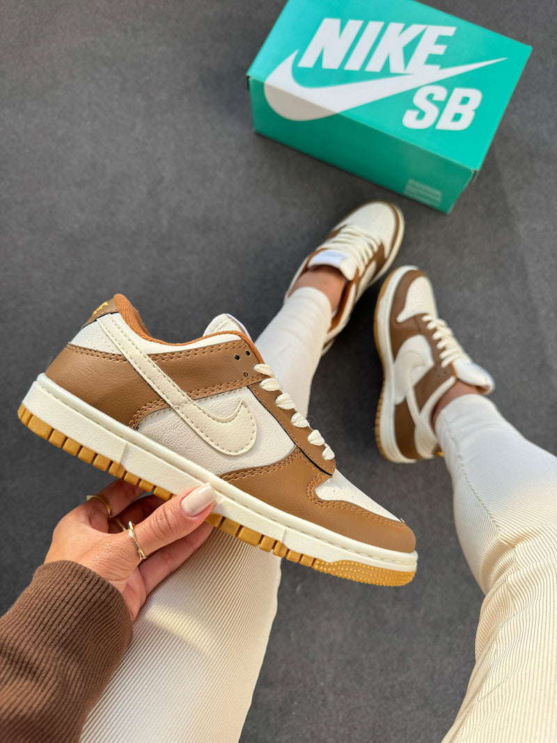 TÊNIS NIKE DUNK LOW SB - Off Caramelo
