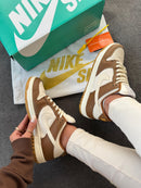 TÊNIS NIKE DUNK LOW SB - Off Caramelo