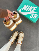 TÊNIS NIKE DUNK LOW SB - Off Caramelo