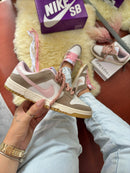 TÊNIS NIKE DUNK LOW SB - Strawberry Pie