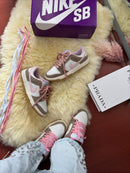 TÊNIS NIKE DUNK LOW SB - Strawberry Pie