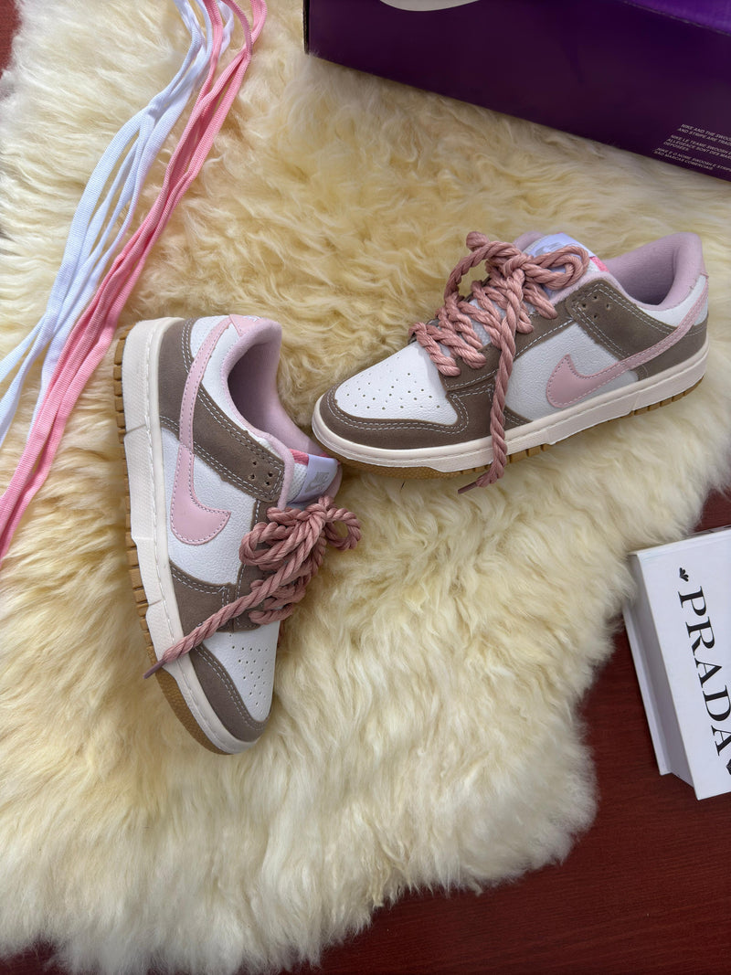 TÊNIS NIKE DUNK LOW SB - Strawberry Pie