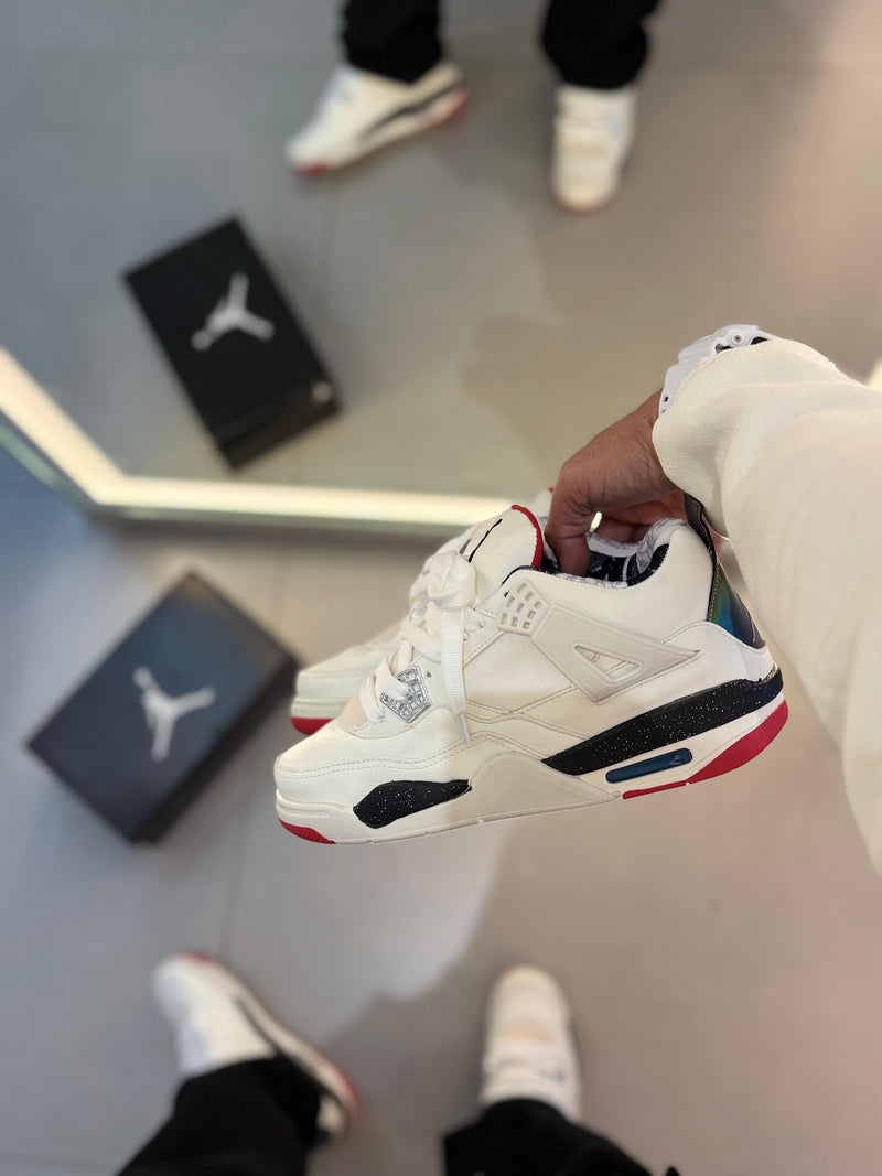 Tênis Nike Air Jordan 4 Retrô - Branco e Vermelho