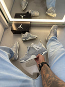 Tênis Nike Air Jordan 4 Retrô - Off Cinza