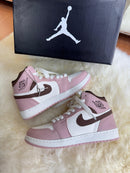 Tênis Nike Air Jordan 1 High - Off Strawberry
