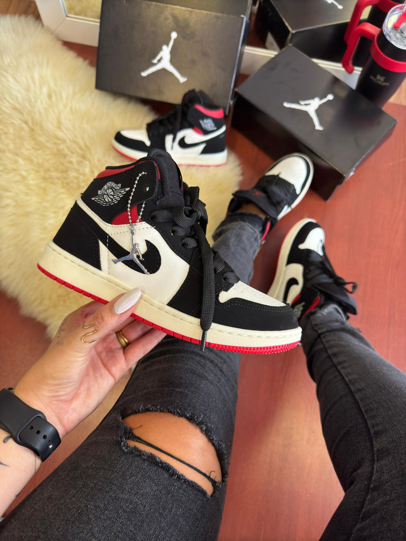 Tênis Nike Air Jordan 1 High - Preto e Vermelho