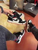 Tênis Nike Air Jordan 1 High - Preto e Vermelho