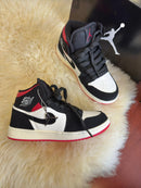 Tênis Nike Air Jordan 1 High - Preto e Vermelho