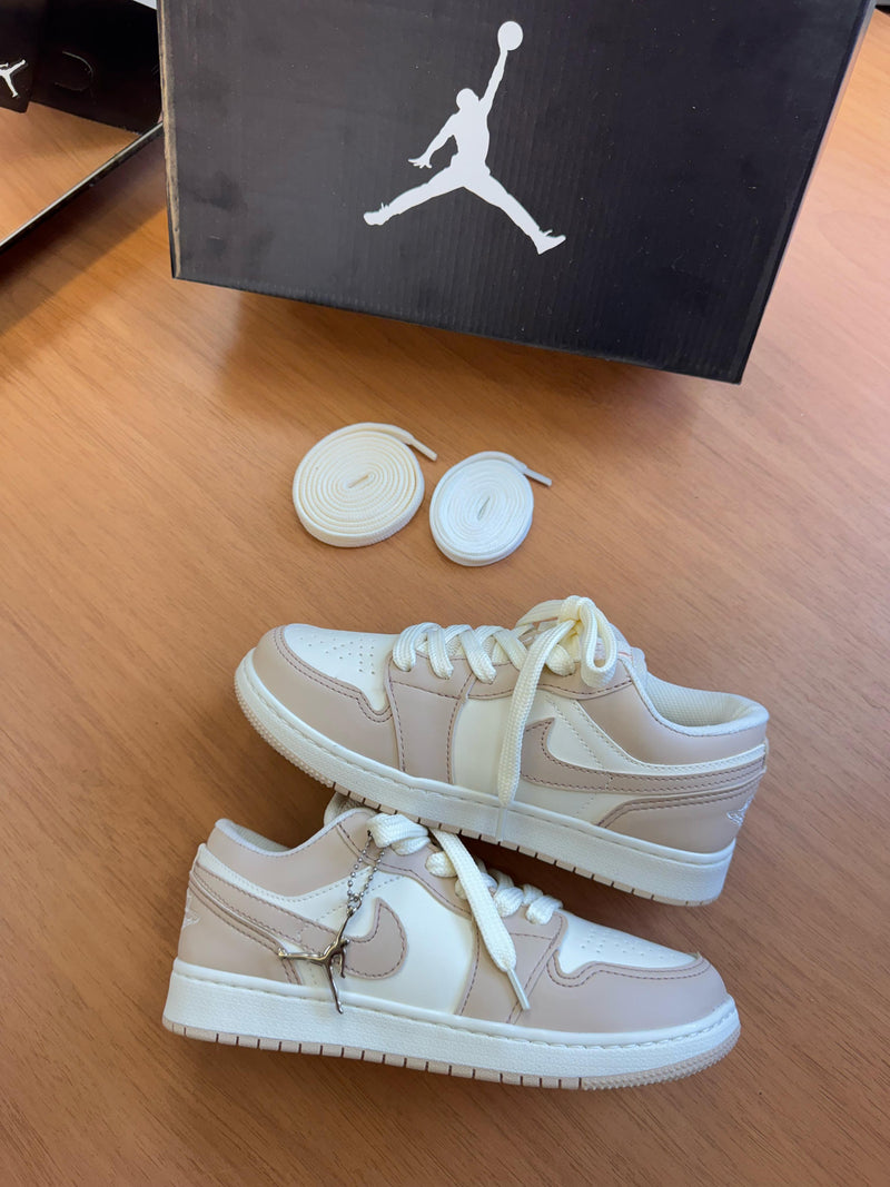 Tênis Nike Air Jordan 1 Low - Marfim