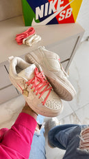 TÊNIS NIKE DUNK LOW SB Disrupt - Branco e Rosa