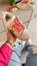 TÊNIS NIKE DUNK LOW SB Disrupt - Branco e Rosa