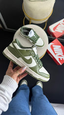 TÊNIS NIKE DUNK LOW SB - Off / Musgo