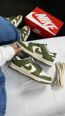 TÊNIS NIKE DUNK LOW SB - Off / Musgo
