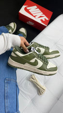 TÊNIS NIKE DUNK LOW SB - Off / Musgo