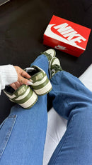 TÊNIS NIKE DUNK LOW SB - Off / Musgo