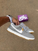 TÊNIS NIKE DUNK LOW SB – Cinza Prime