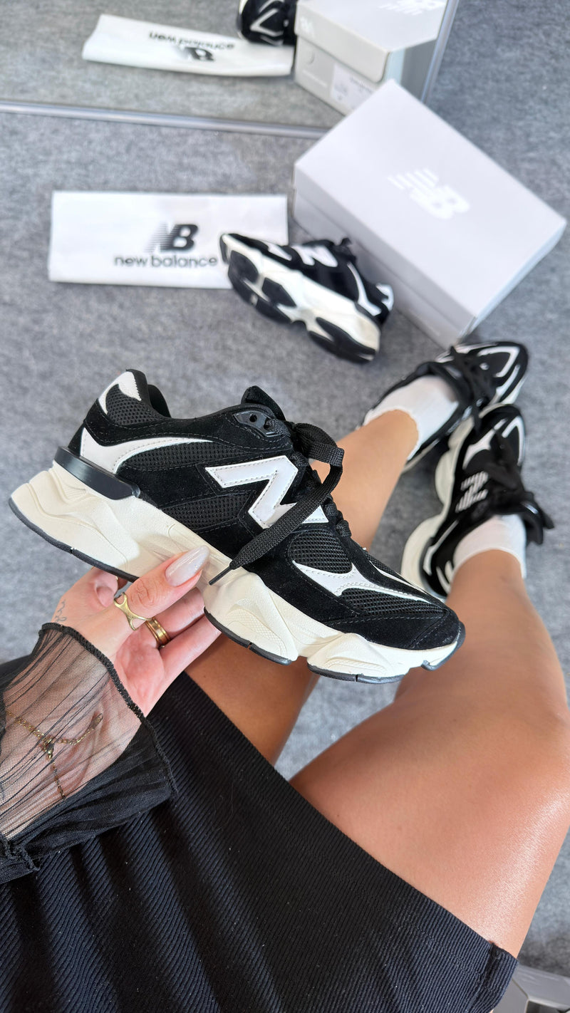 Tênis New Balance 9060 (1:1 Sintético) - Preto e Branco