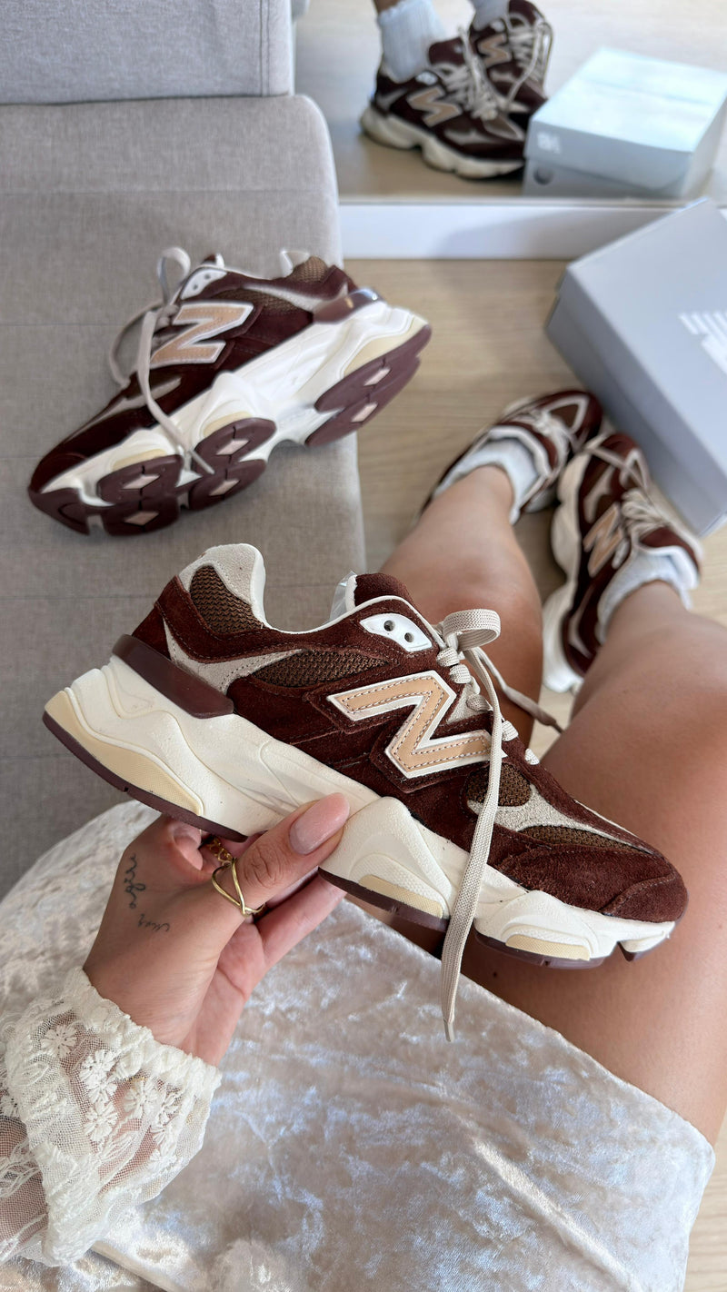 Tênis New Balance 9060 (Prime Couro) - Off Burgundy