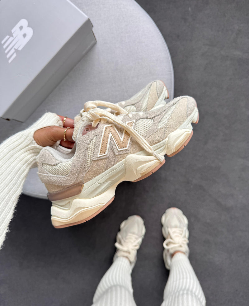 Tênis New Balance 9060 (Prime Couro) - Off Salmão