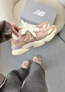 Tênis New Balance 9060 (1:1 Sintético) - Bege Cobre