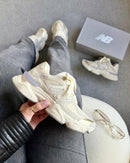 Tênis New Balance 9060 (1:1 Sintético) - Off Gold