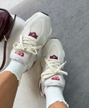 Tênis New Balance 9060 (1:1 Sintético) - Off Bordô