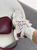 Tênis New Balance 9060 (1:1 Sintético) - Off Bordô