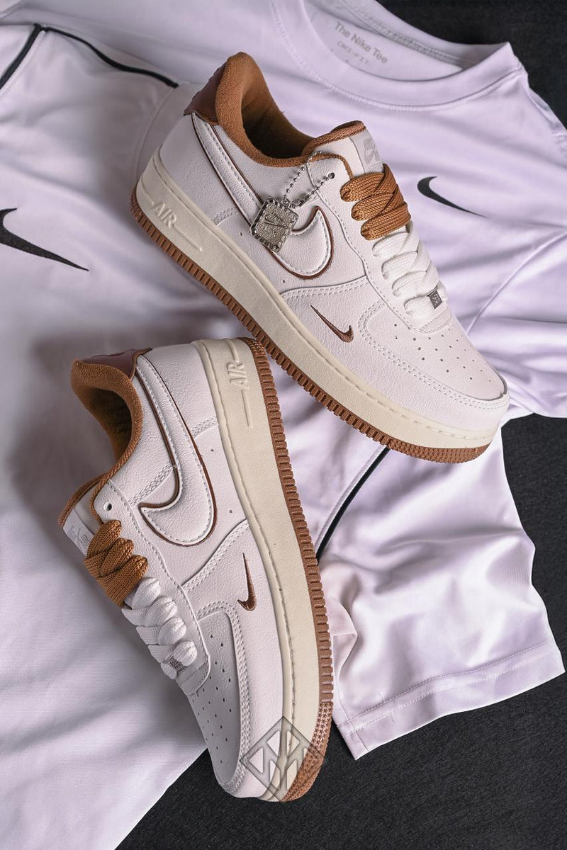 Tênis Nike Air Force 1 Dumond - Branco/Caramelo